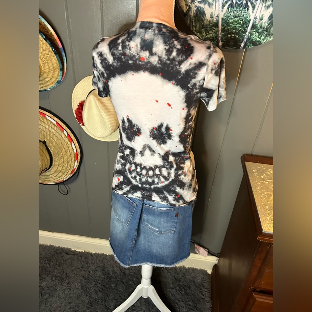 Skull Tye-Dye Black & White Small Tee - Picture 8 of 11